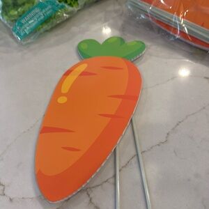 Carrot lawn stakes